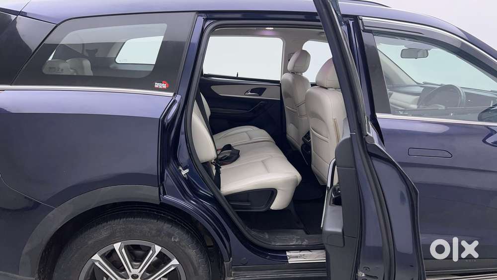 Mahindra Xuv700 2.0 Ax 7 Petrol At Str, 2021, Petrol