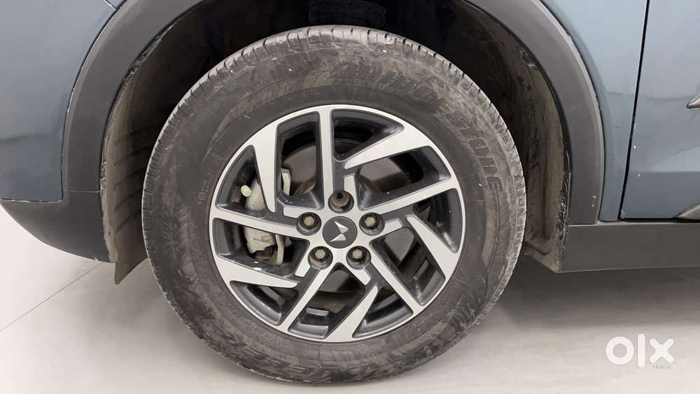 Mahindra Xuv300 1.2 W8 (o) Amt Petrol, 2022, Petrol