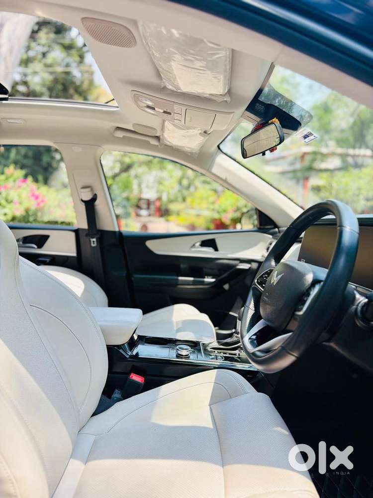 Mahindra Xuv700 2.2 Ax 7 Diesel At Luxury Pack Str, 2023, Diesel