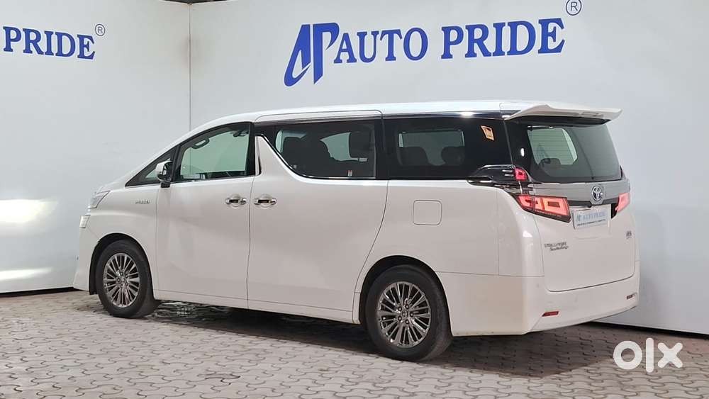 Toyota Vellfire 2.5 Hybrid, 2023, Petrol