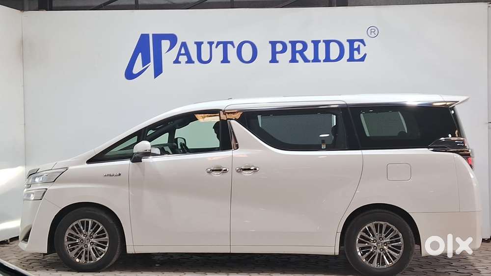 Toyota Vellfire 2.5 Hybrid, 2023, Petrol