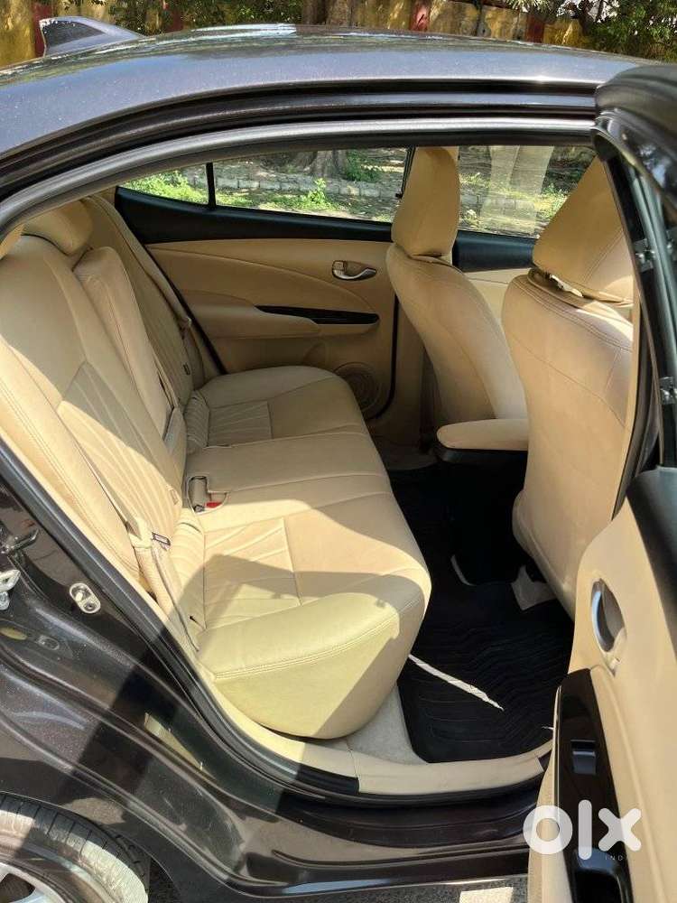 Toyota Yaris V Cvt, 2019, Petrol