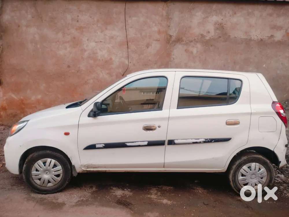 Comrsiyl Ola Uber Me Laga Hai Pili Nambar Plet Hai