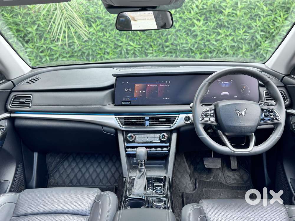 Mahindra Xuv700 2.2 Ax 7 Diesel At Luxury Pack Str, 2026, Diesel