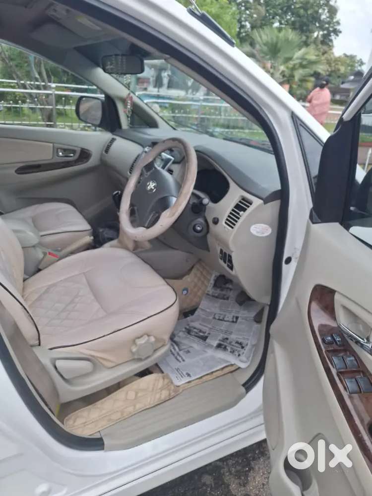 Innova 2.5 V Diesel (2014)