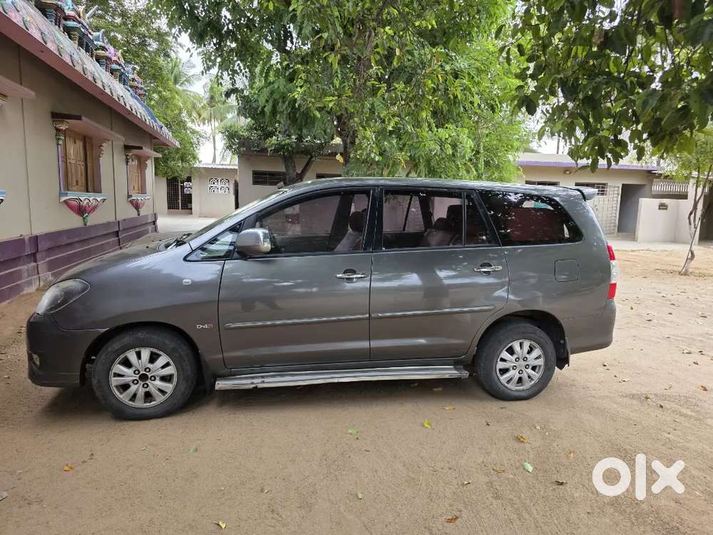 Toyota Innova 2.0 V 2011- Company Service