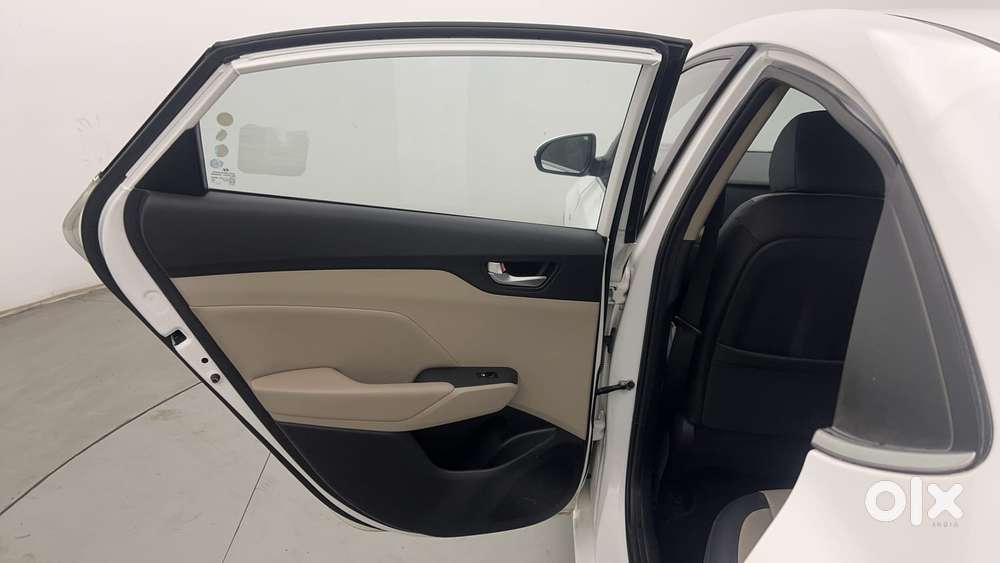 Hyundai Verna 1.5 Sx (o) Vtvt Ivt, 2022, Petrol