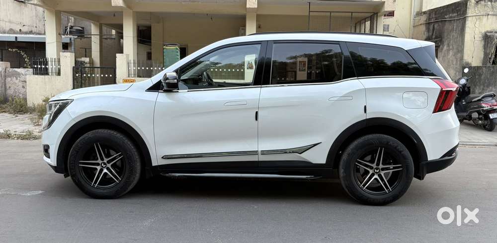 Mahindra Xuv700 2.0 Mx Petrol Mt 5 Str, 2022, Petrol