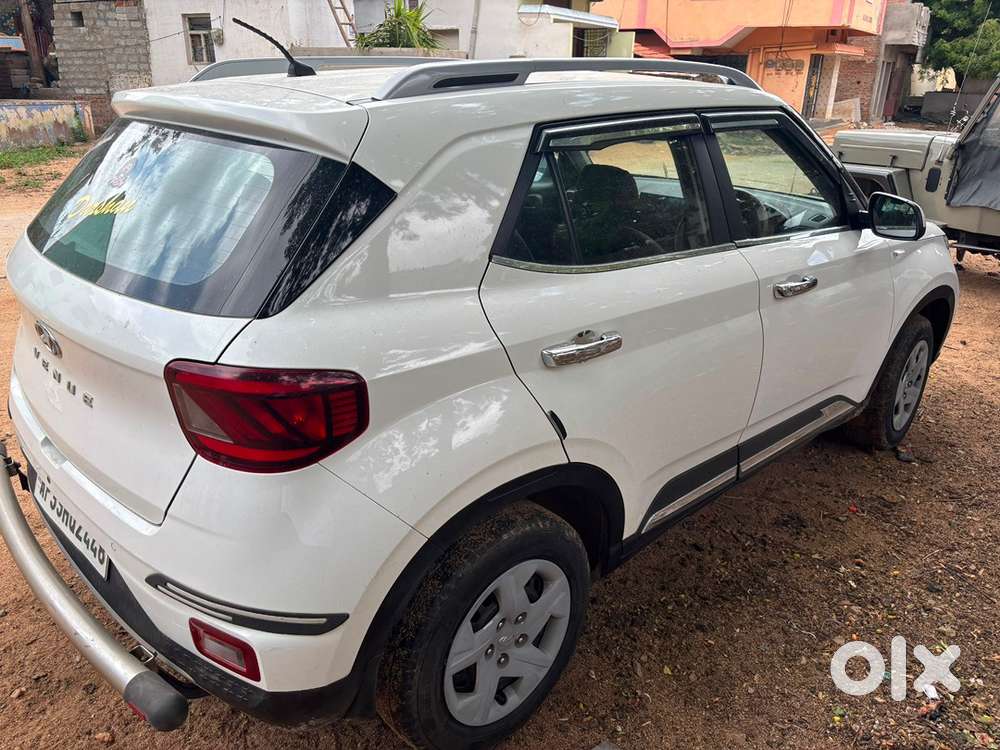 Hyundai Venue Petrol Manual 2022 Year