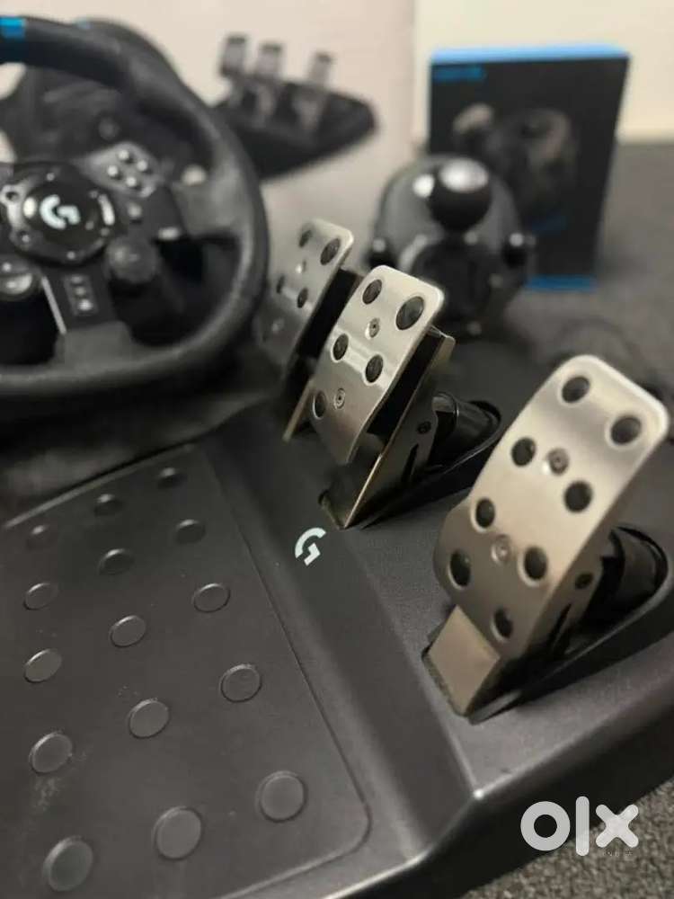 Logitech G923 Racing Wheel + Pedals + Shifter