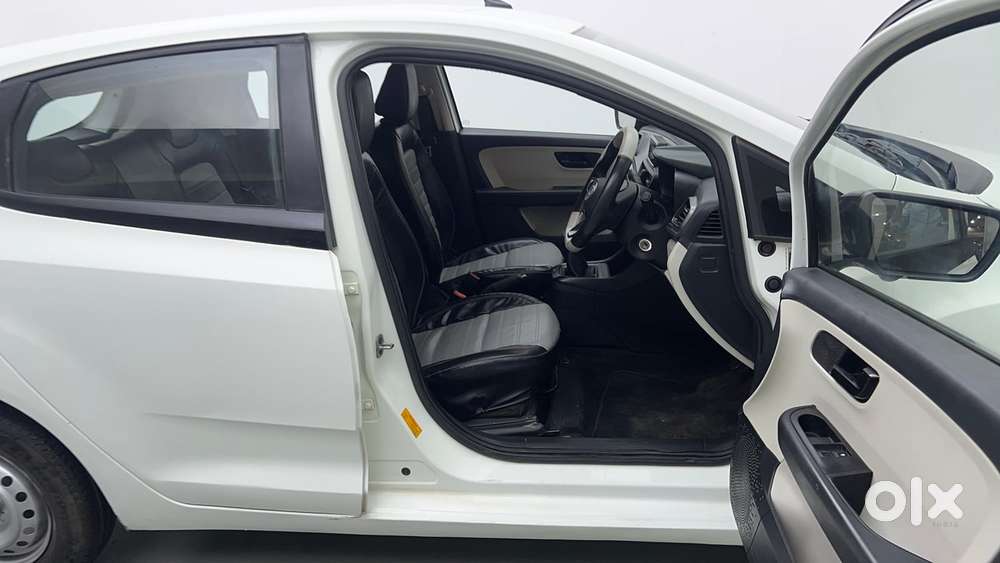 Tata Altroz 1.2 Xe, 2021, Petrol