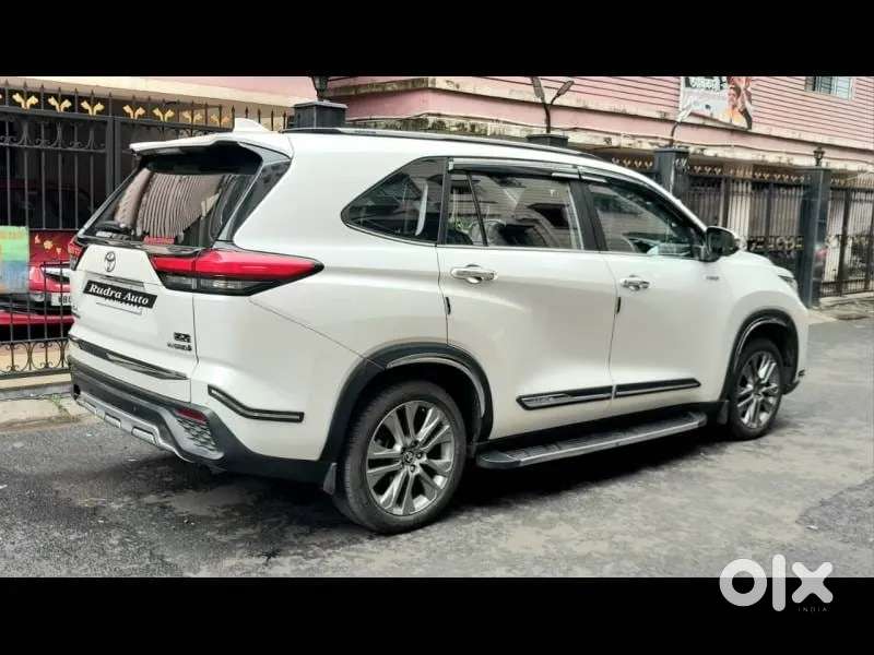 Toyota Innova Hycross 2.0 Zx Hybrid 7 Str, 2024, Petrol
