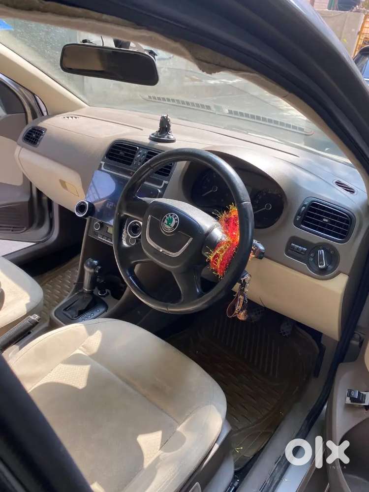 Skoda Rapid Automatic 2013 Petrol Mint Condition Car Silent Engine
