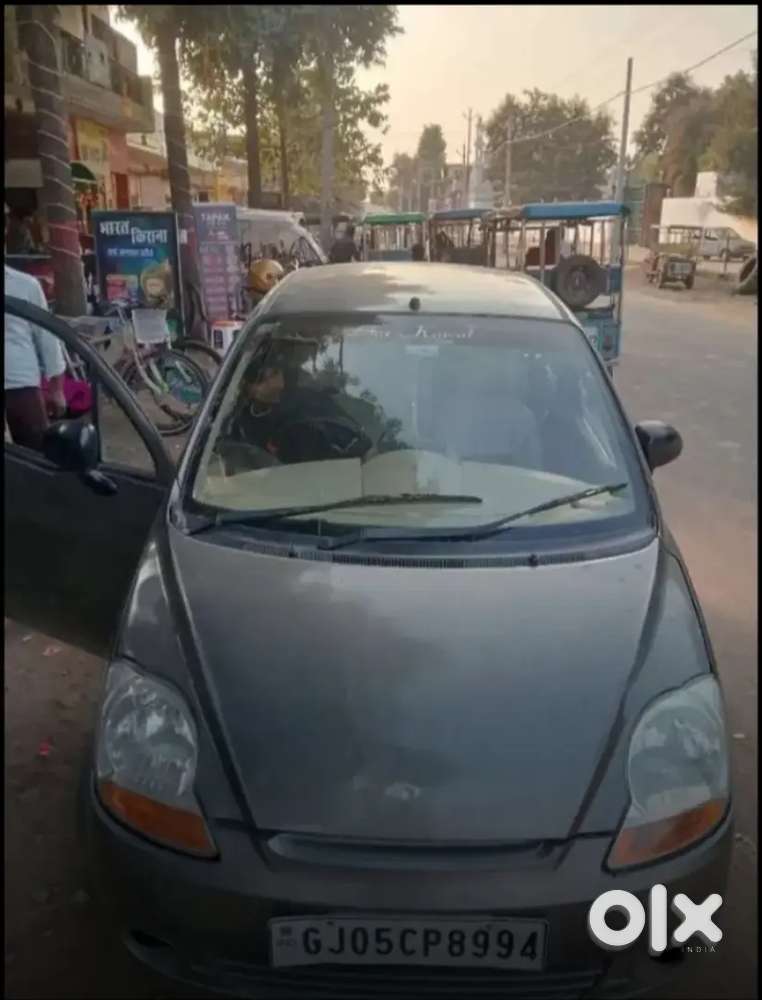 गाड़ी में कोई काम नहीं है चारों टायर ओर बैटरी नई हे