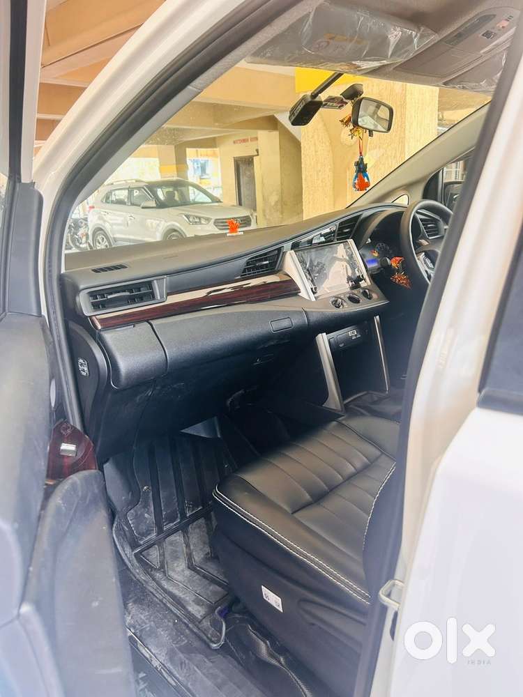 Toyota Innova Crysta 2025