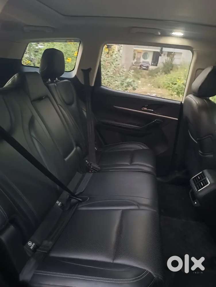 Mahindra Xuv700 Ax7l 2025