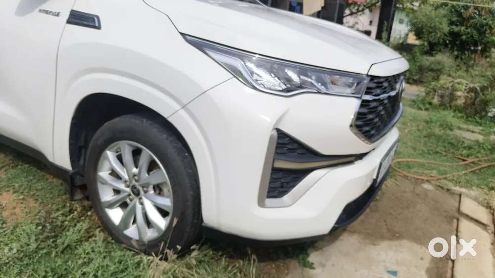 Daily Rental Toyota Innova Hycross Hycross Hybrid Luxury Vehicles