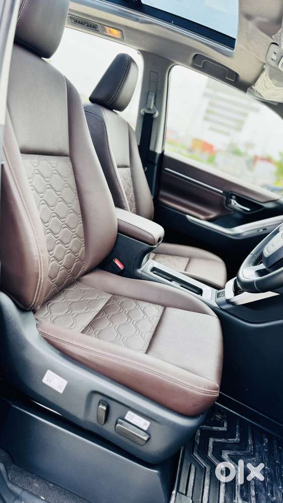Toyota Innova Hycross 2.0 Zx Hybrid 7 Str, 2025, Petrol