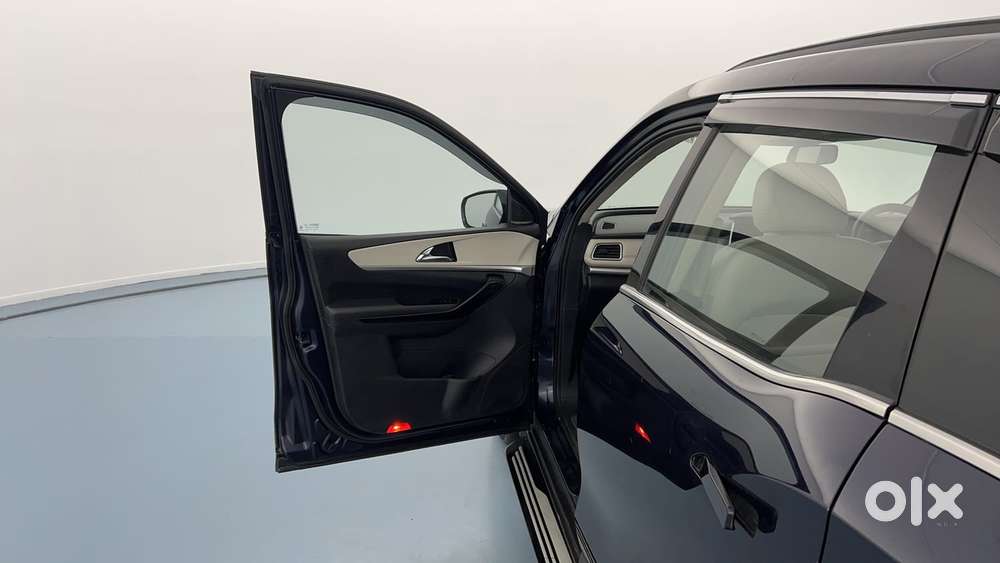 Mahindra Xuv700 2.2 Ax 7 Diesel At Luxury Pack Str, 2022, Diesel