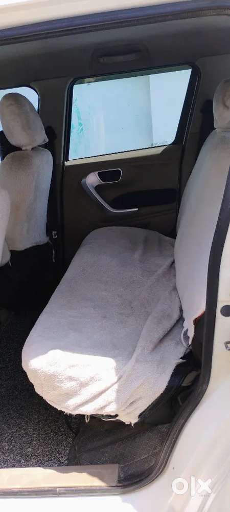 Mahindra Tuv 300 2018