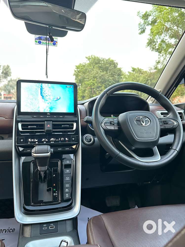 Toyota Innova Hycross 2.0 Zx (o) Hybrid 7 Str, 2024, Petrol