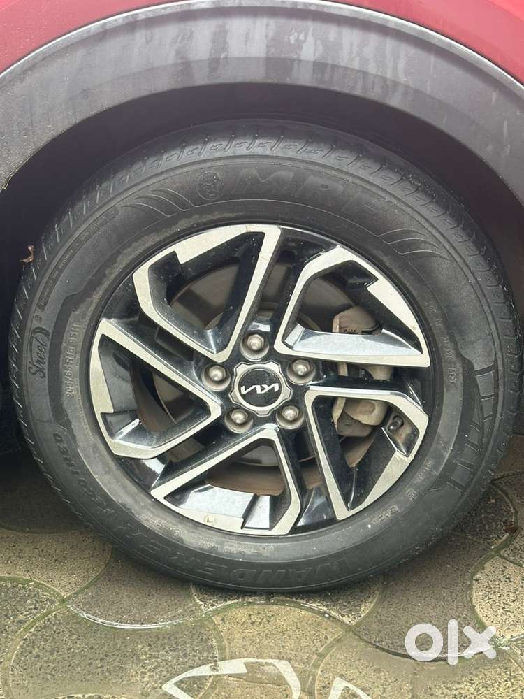 Kia Carens Luxury Plus With Sunroof Top Model Car