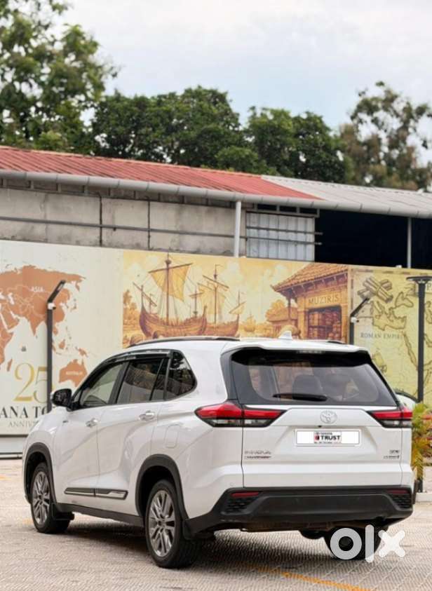 Toyota Innova Hycross 2.0 Zx (o) Hybrid 7 Str, 2023, Petrol