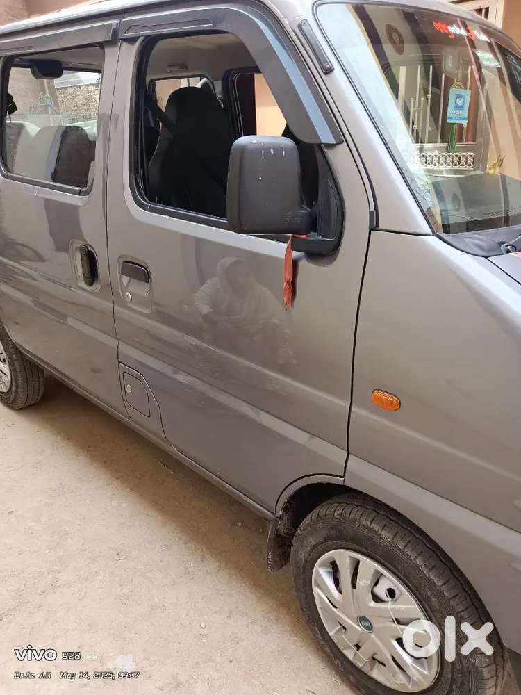 Dusri New Car Lena Hai