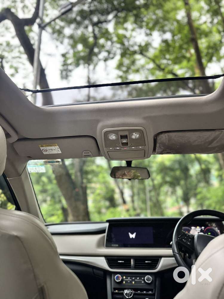 Mahindra Xuv700 Ax 5 Petrol Mt Str (e), 2022, Diesel