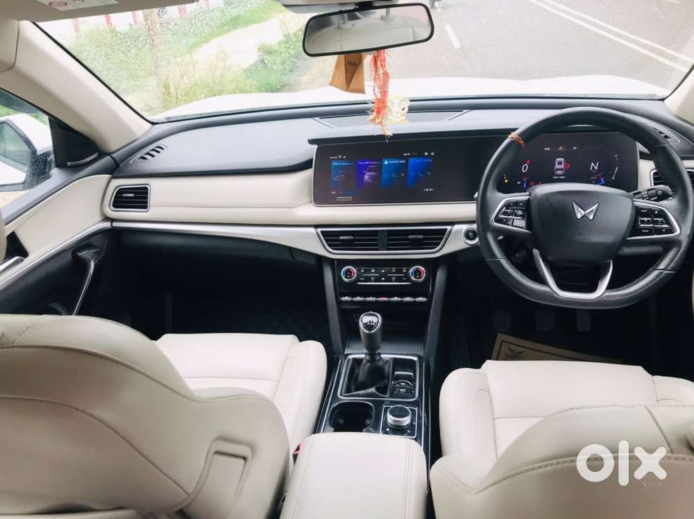 Mahindra Xuv700 2.2 Ax 7 Diesel Mt Luxury Pack Str, 2022, Diesel