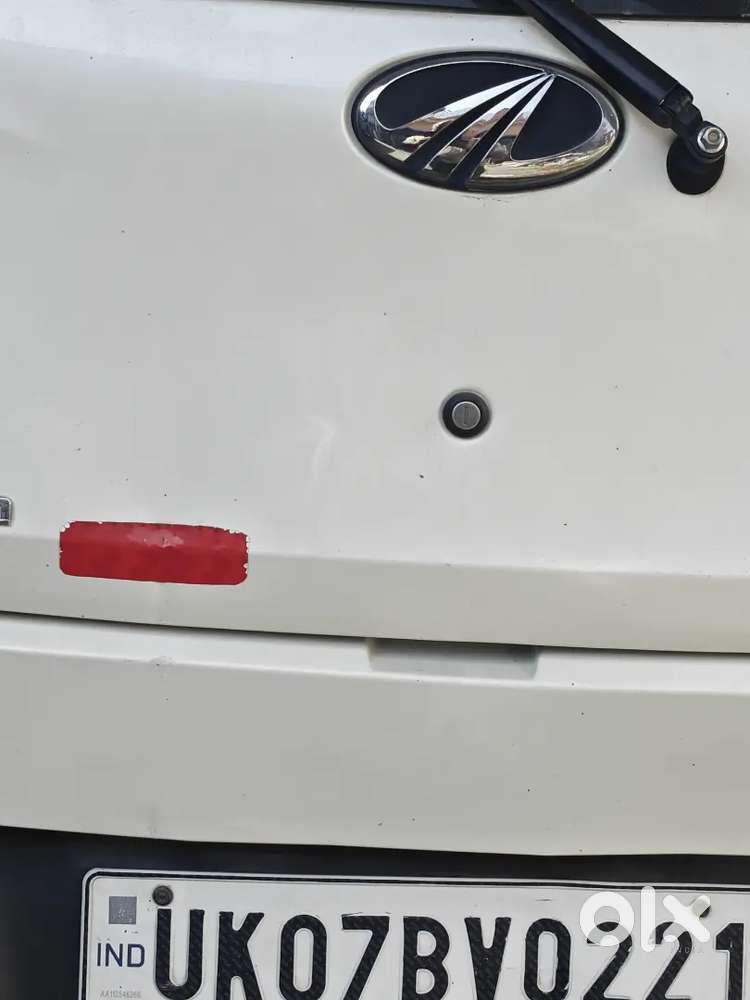Mahidra Kuv 100 Car
