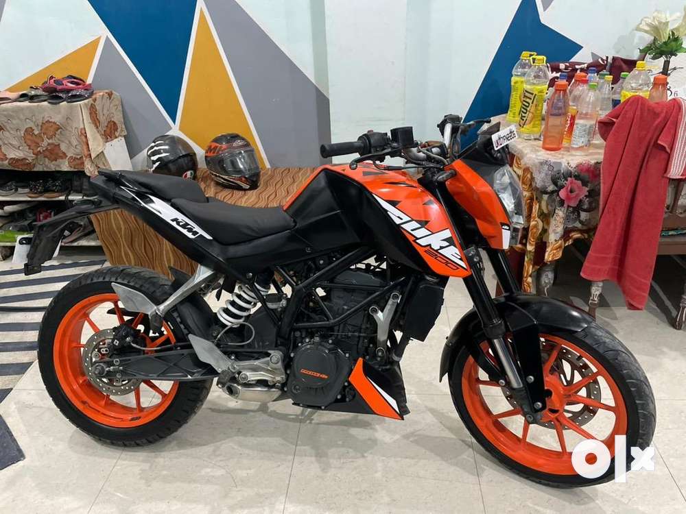 Ktm duke 200 orange deals colour price