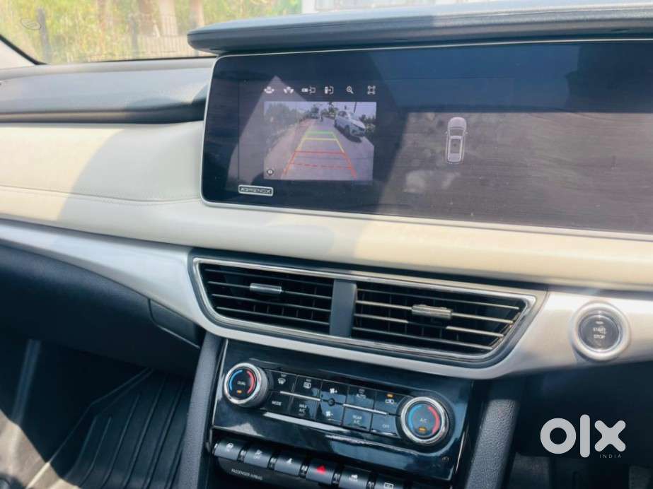 Mahindra Xuv700 2.2 Ax 7 Diesel At Str, 2025, Diesel