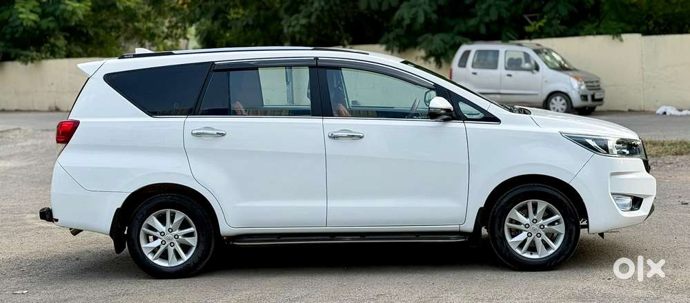 Toyota Innova Crysta 2.4 G Mt 7 Str, 2023, Diesel