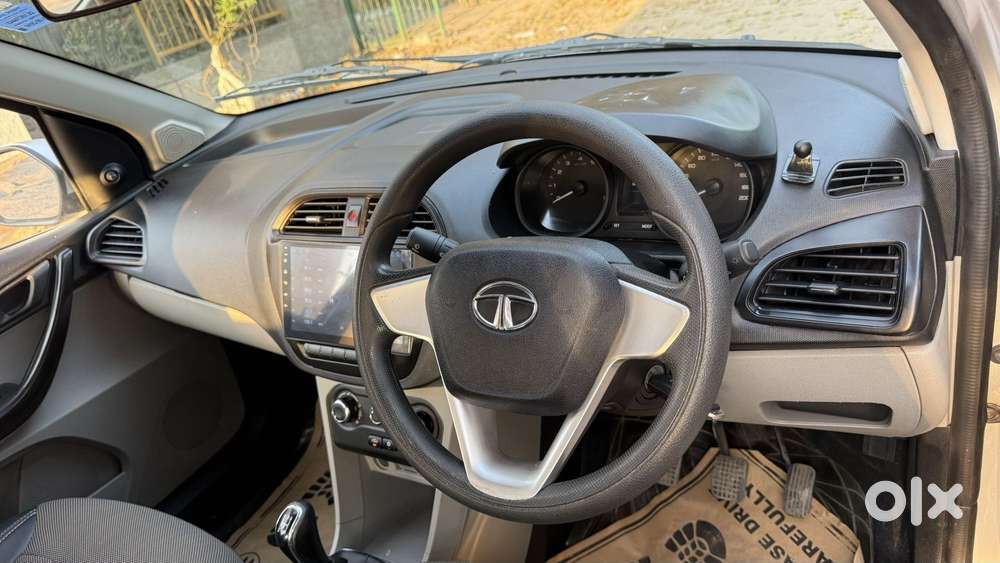 Tata Tiago 1.2 Revotron Xt Option, 2016, Petrol