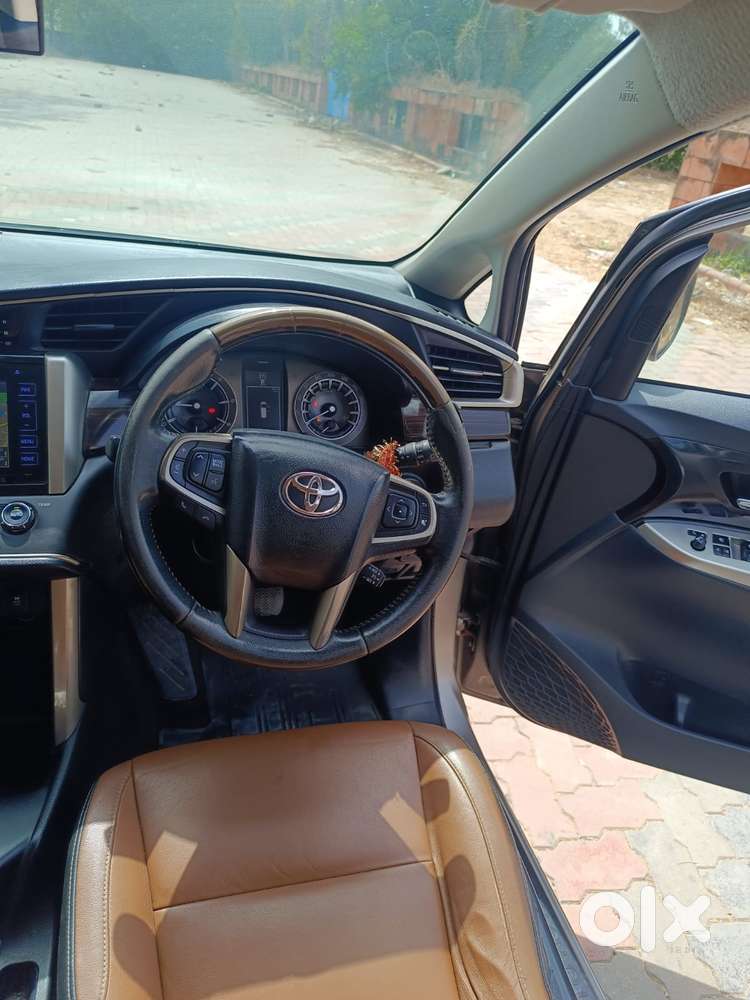 Toyota Innova Crysta 2.8z Automatic, 2016, Diesel