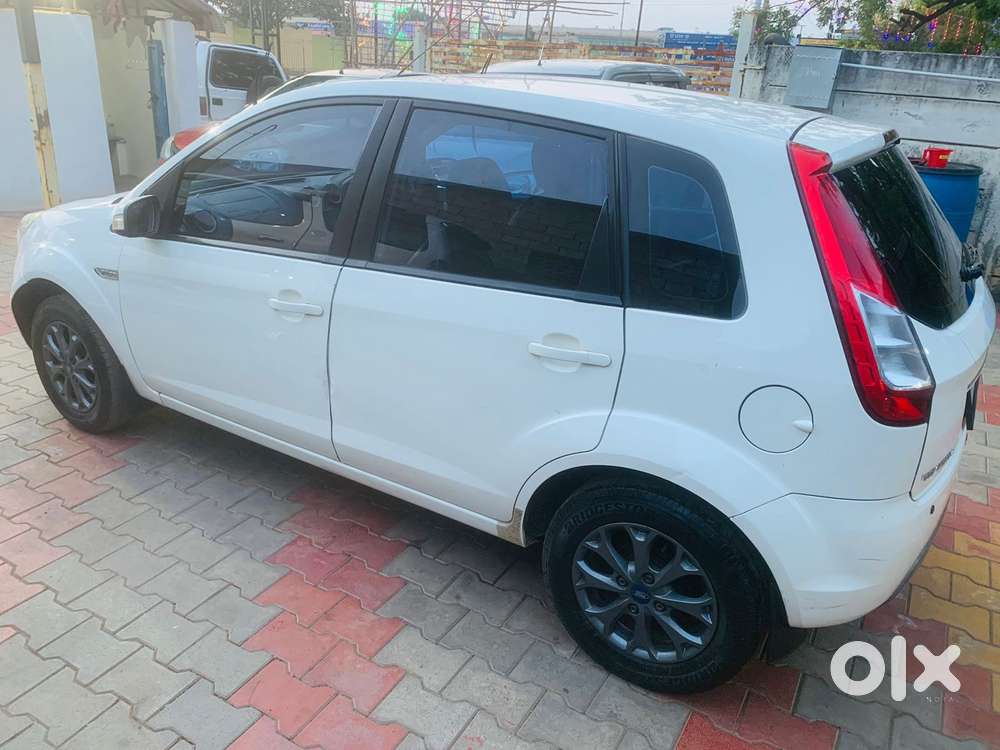 Ford Figo, 2015, Petrol