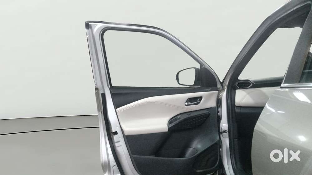 Nissan Magnite 1.0 Xv, 2025, Petrol