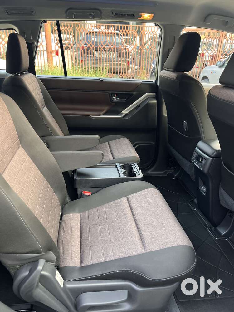 Toyota Innova Hycross 2.0 Vx Hybrid 8 Str, 2024, Cng & Hybrids