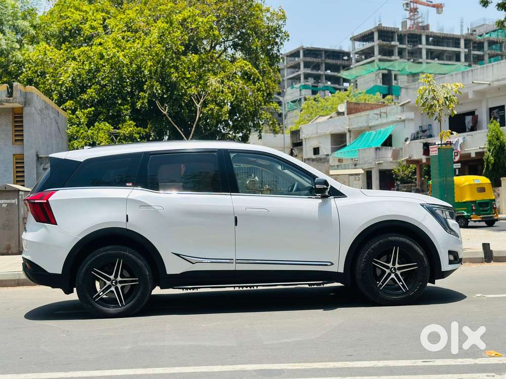Mahindra Xuv700 2.0 Mx Petrol Mt 5 Str, 2022, Petrol