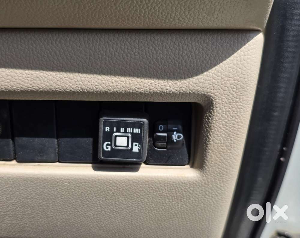 Maruti Suzuki Swift Dzire 1.2 Vxi Bsiv, 2018, Cng & Hybrids