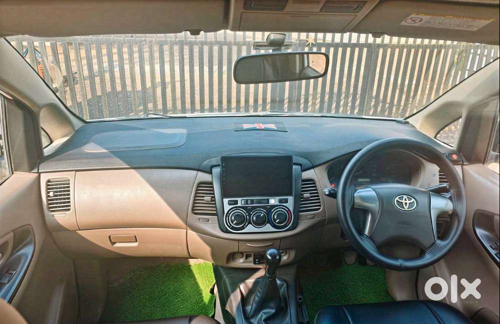 Toyota Innova 2.5 G (diesel) 8 Seater Bs Iv, 2015, Diesel