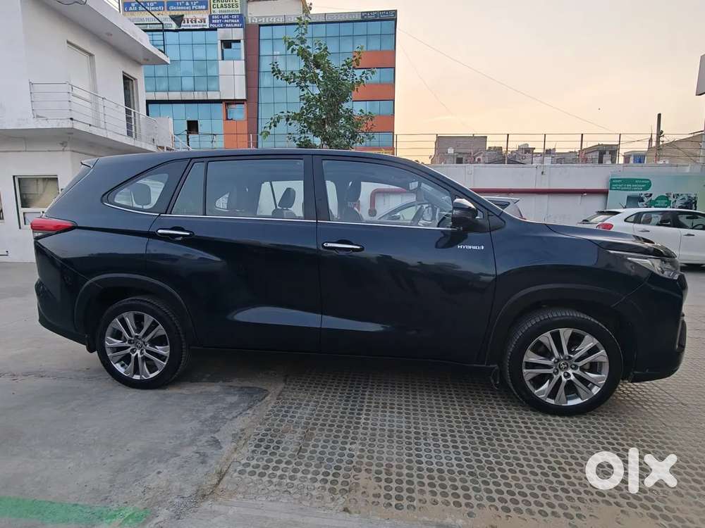 Toyota Innova Hycross 2.0 Zx Hybrid 7 Str, 2024, Petrol