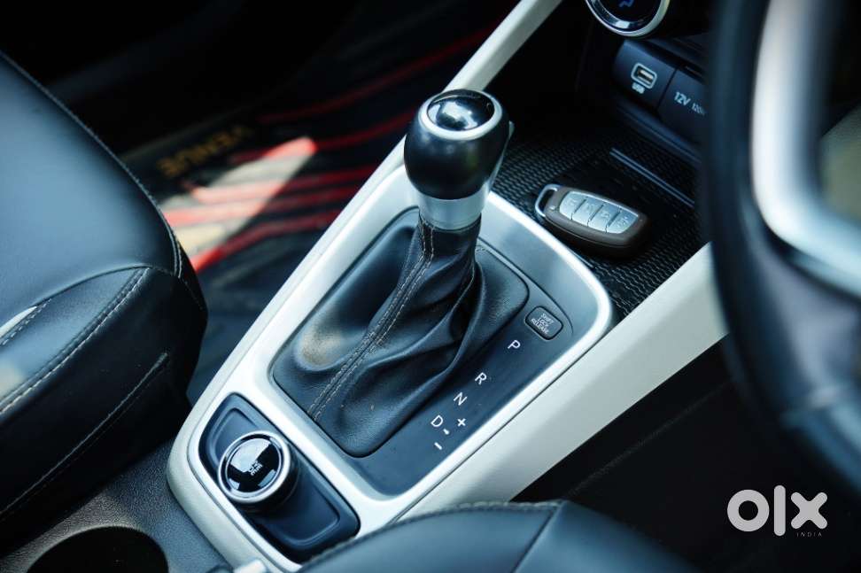 Hyundai Venue 1.0 Sx (o) Turbo Dct, 2023, Petrol