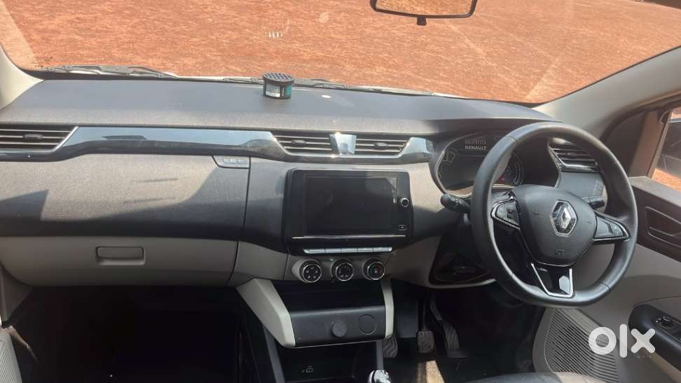 Renault Triber Rxt, 2023, Petrol