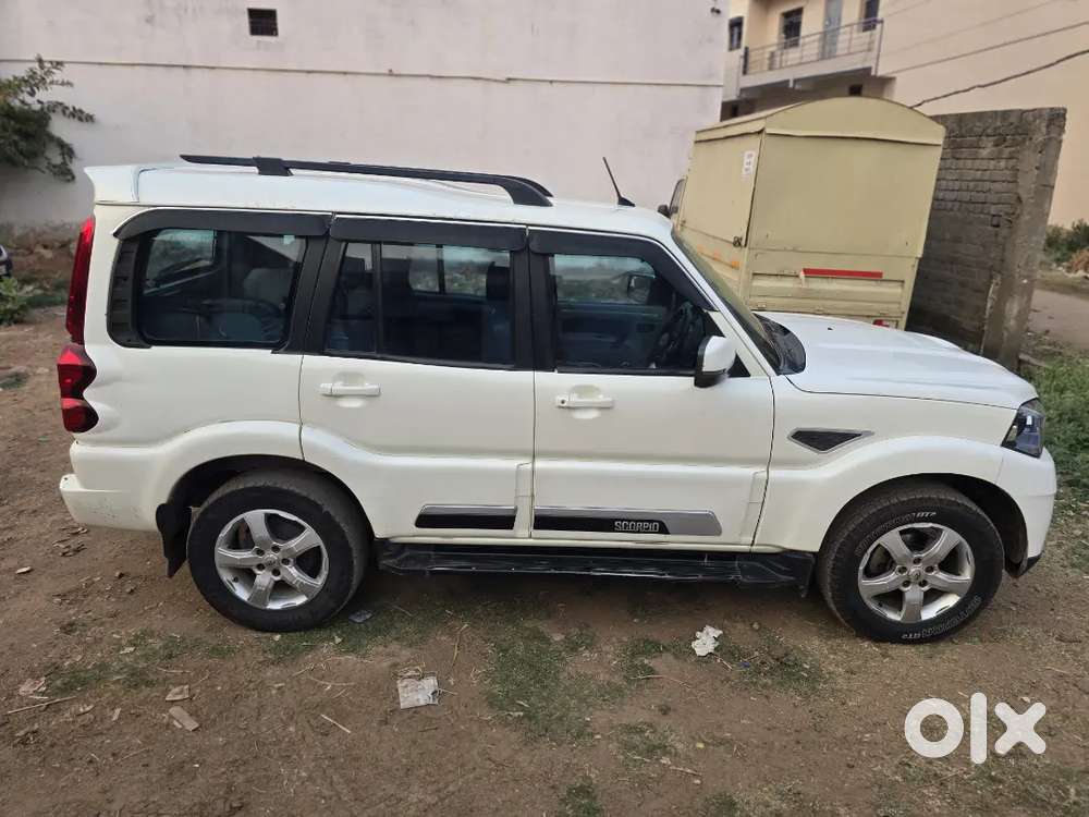 गाड़ी मे कुछ काम नही