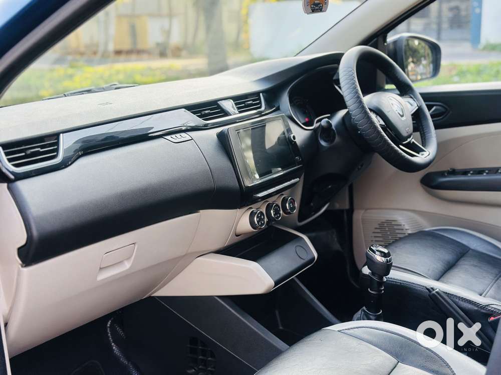 Renault Triber Rxt, 2023, Petrol
