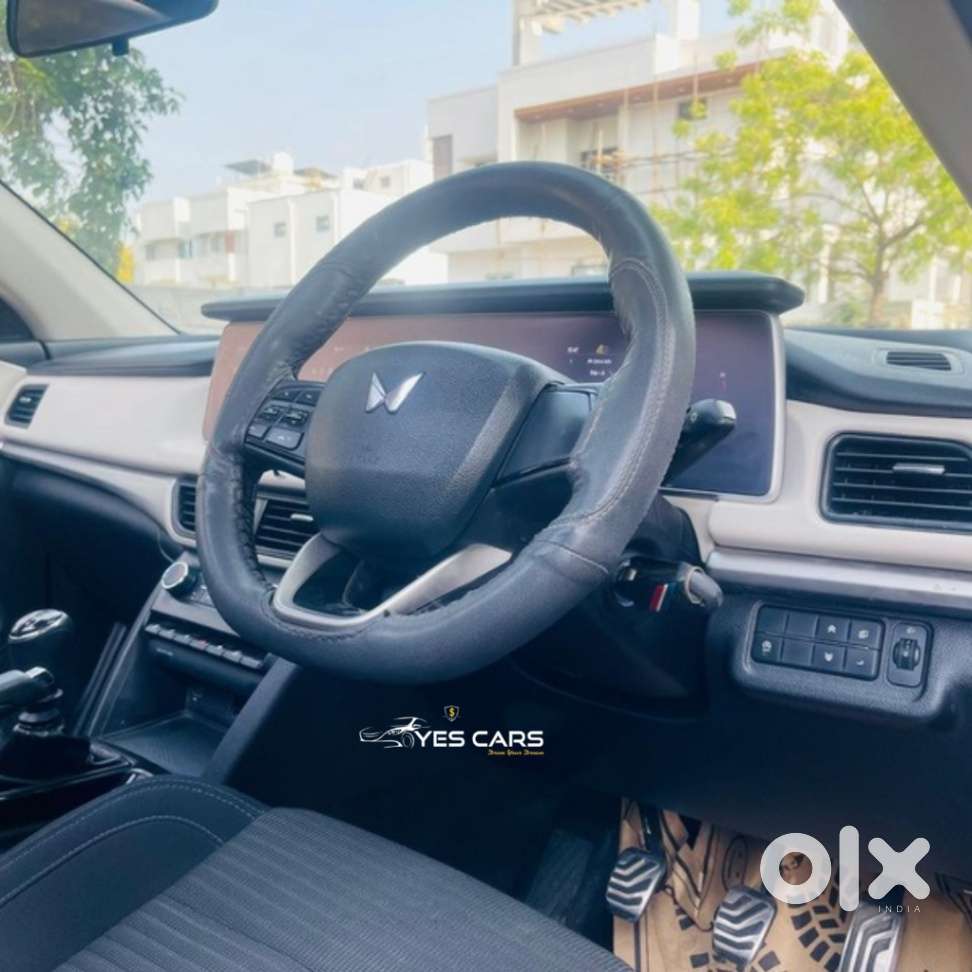 Mahindra Xuv700 2.0 Ax 5 Petrol Mt Str, 2022, Petrol