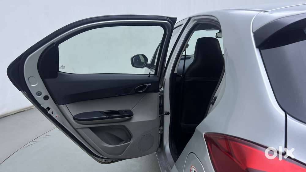 Tata Tiago 1.2 Revotron Xm, 2017, Petrol