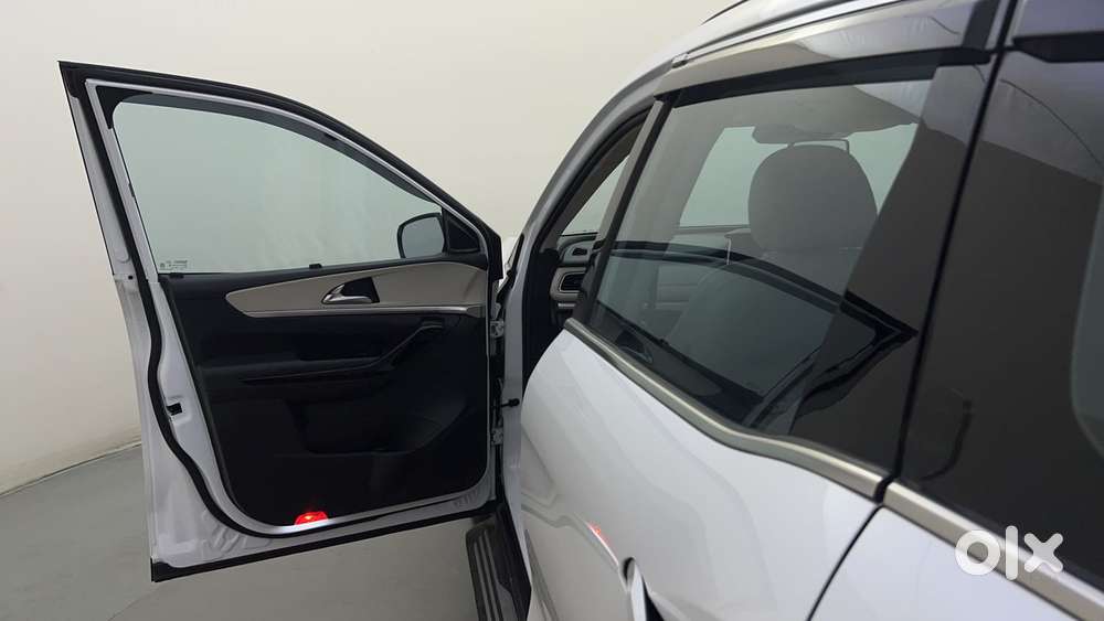 Mahindra Xuv700 2.2 Ax 7 Diesel At Luxury Pack Str, 2024, Diesel